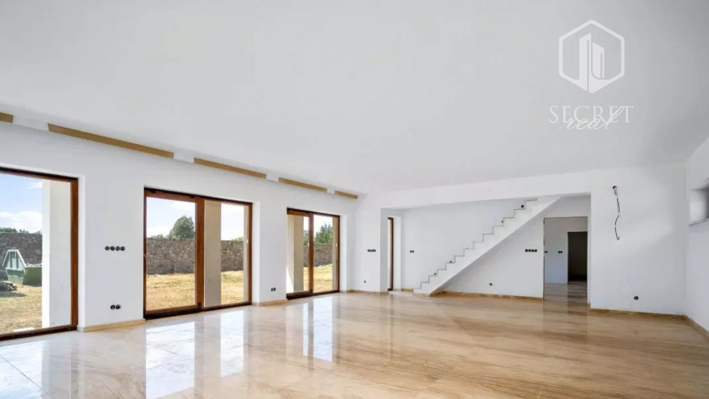 Secretreal, s.r.o. PREDÁ polyfunkčnú stavbu v Dunajskej Lužnej