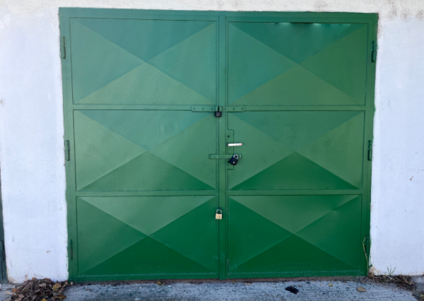 Secretreal, s.r.o. PREDÁ Garáž, Bratislava Ružinov, Teslova ul